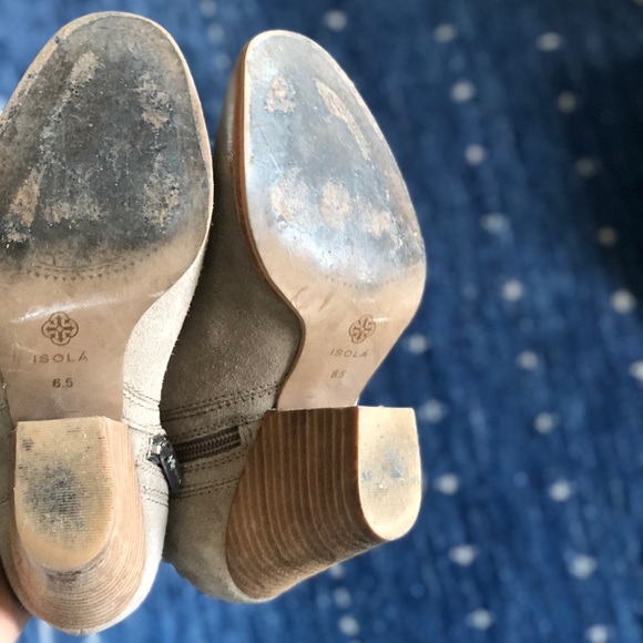 Tan Booties 👢 - Picture 3 of 5